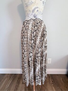 Banana Republic Snake Print Pleated Midi Skirt Size 8 Neutral Animal Print